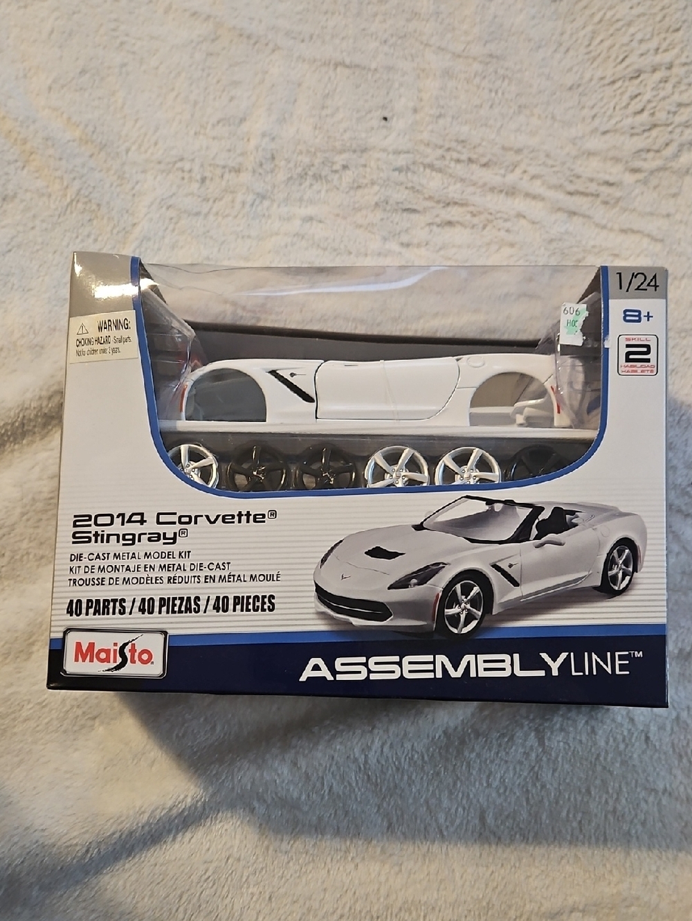 Maisto Assembly Line 2014 Corvette Model Kit - White with Black Accents